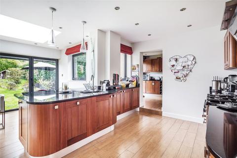 8 Orchard Way, Oxted, RH8 9DJ