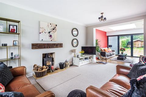 8 Orchard Way, Oxted, RH8 9DJ