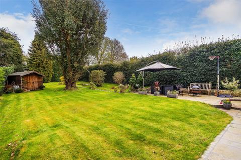 8 Orchard Way, Oxted, RH8 9DJ