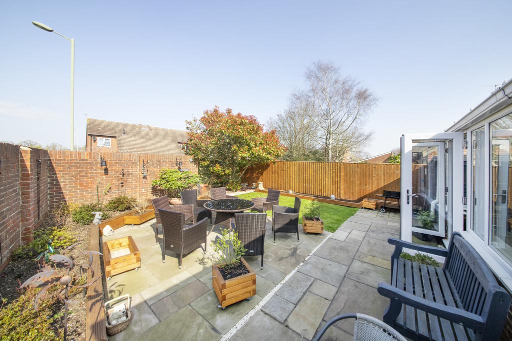 Windsor Close, Didcot 2 bed link detached house £375,000
