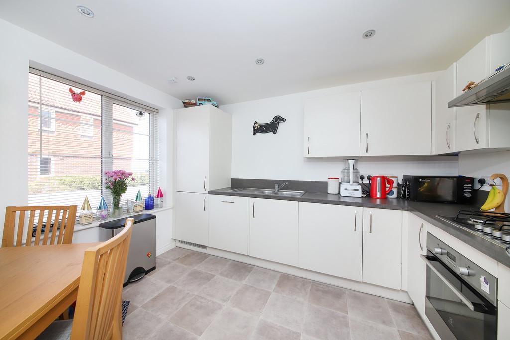 Marigold Crescent, Didcot 3 bed link detached house £400,000