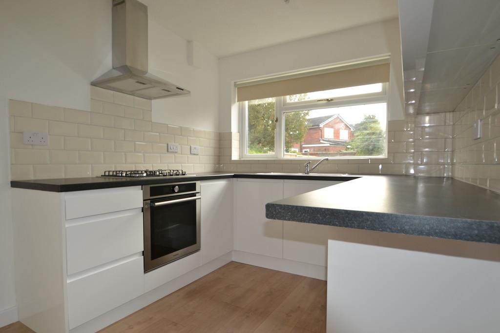 Fishers Lock, Newport 3 bed link detached house £795 pcm (£183 pw)