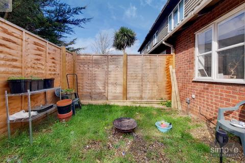 2 bedroom end of terrace house for sale, Ratcliffe Close, Uxbridge, UB8