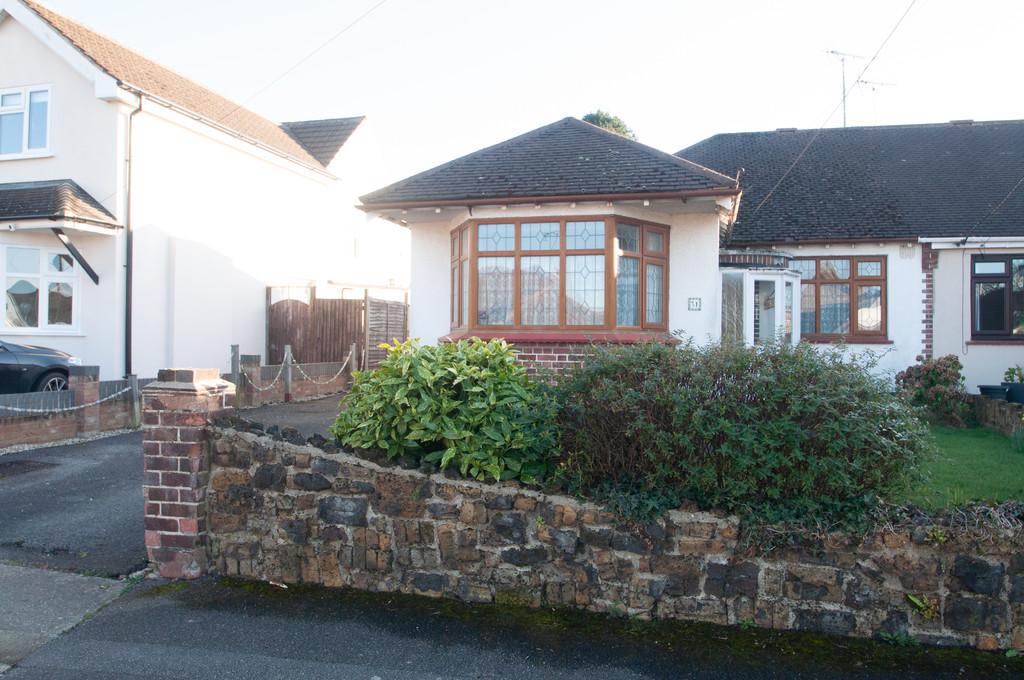 Highfield Avenue, Thundersley, Benfleet 3 bed semidetached bungalow