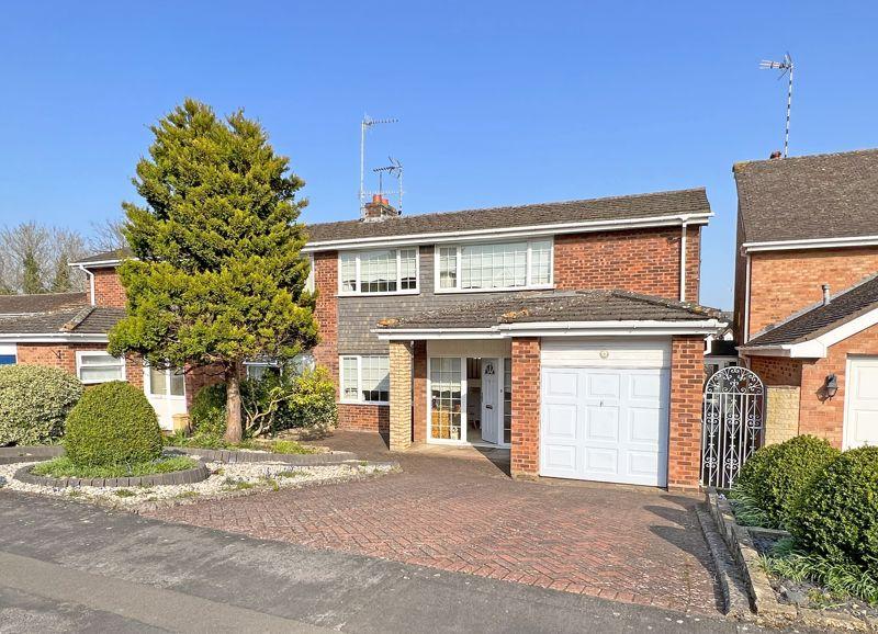 Brook End Close, HenleyInArden 3 bed semidetached house £495,000