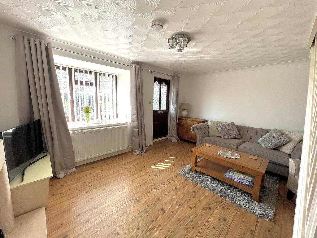 Bull Cop, Formby, Liverpool, L37 2 bed semidetached house £235,000