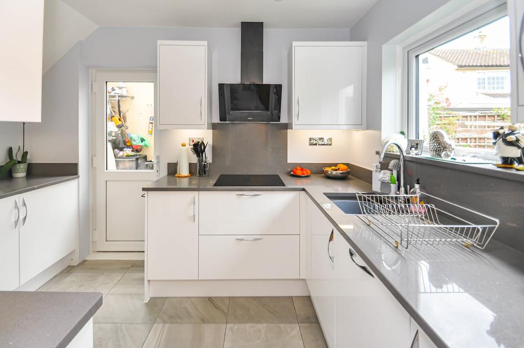 Milburn Crescent, Chelmsford, CM1 2 bed end of terrace house £360,000