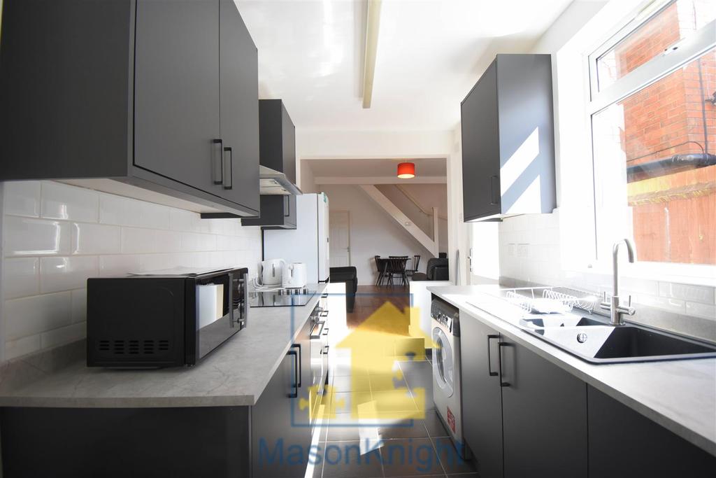 STUDENT PROPERTY MILNER ROAD Selly Oak, Birmingham, B29 7RL 4 bed semi