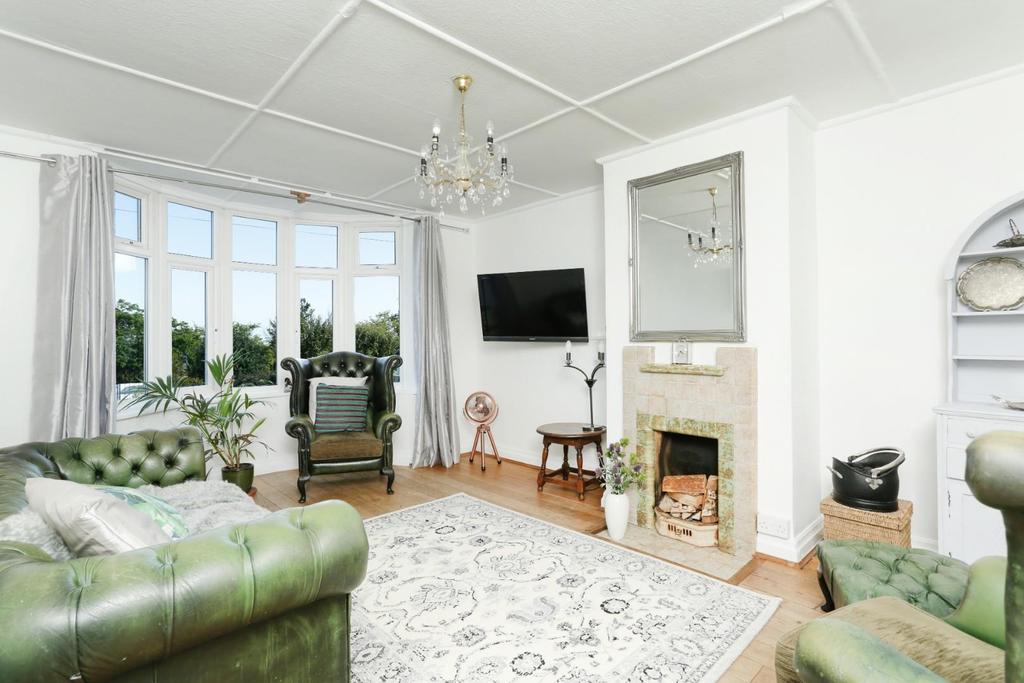 Sandwich Road, Cliffsend, Ramsgate 5 bed detached house for sale £835,000