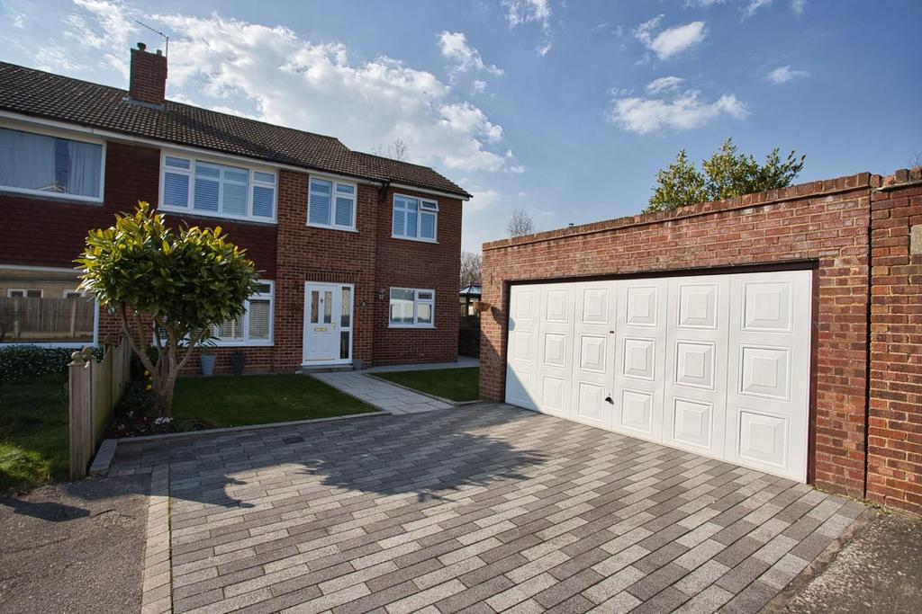 Maple Close, Rough Common, Canterbury 3 bed semidetached house for