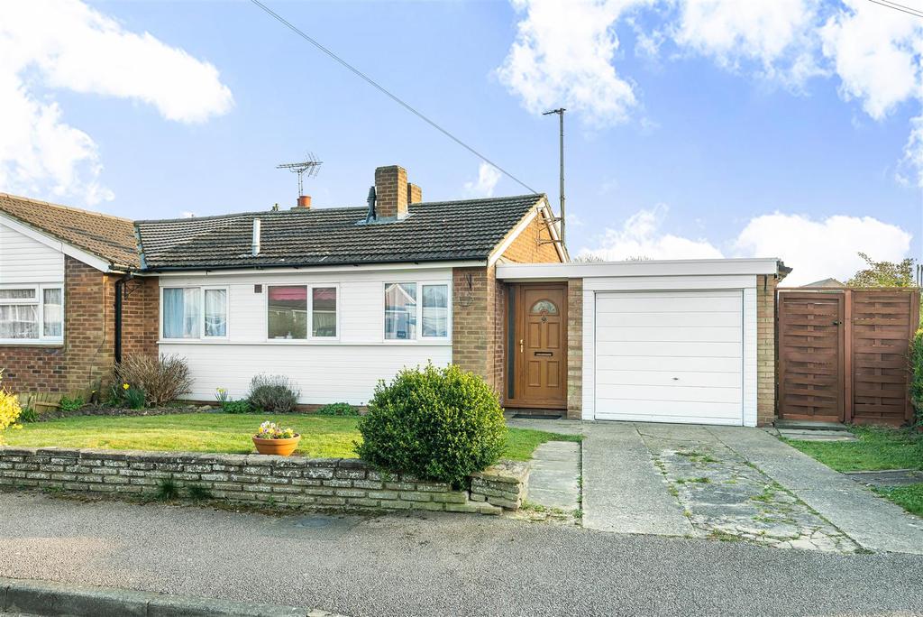 Street, Clapham, Bedford 3 bed semidetached bungalow £290,000