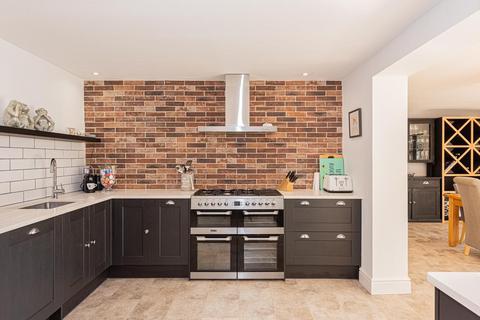 6 Parry Close, Epsom, KT17 2PB