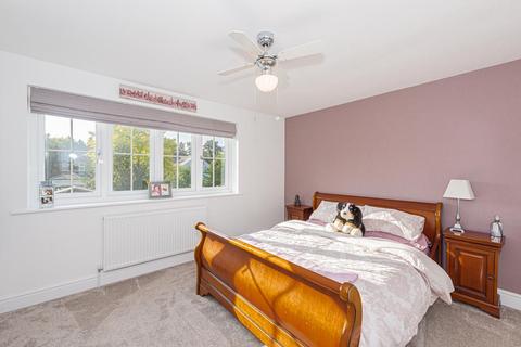 6 Parry Close, Epsom, KT17 2PB