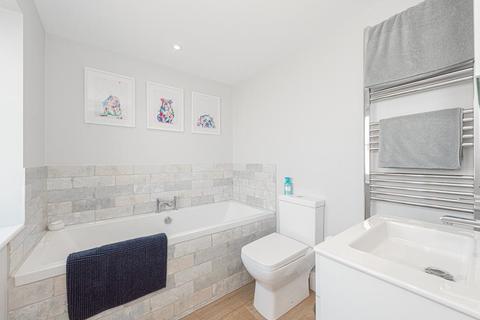 6 Parry Close, Epsom, KT17 2PB