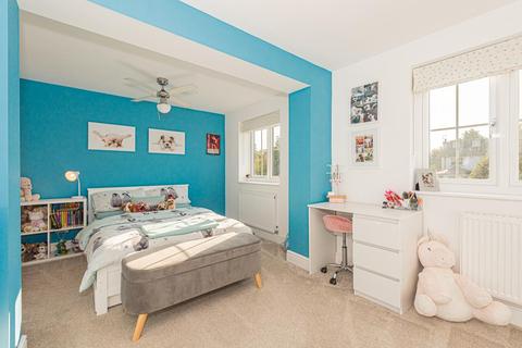 6 Parry Close, Epsom, KT17 2PB