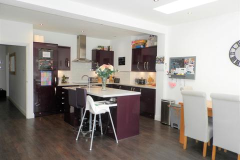 6 Ashvale Drive, Upminster, RM14 3LX