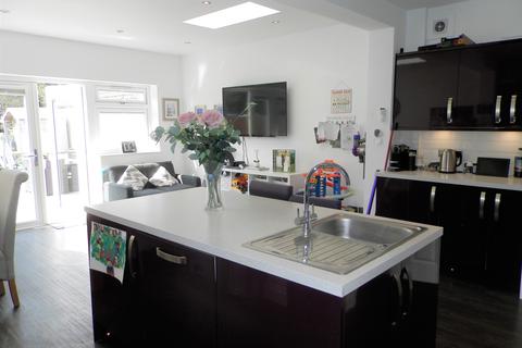 6 Ashvale Drive, Upminster, RM14 3LX