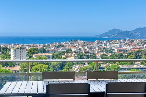 2 bedroom villa, Le Cannet, Alpes-Maritimes, Alpes-Maritimes, France
