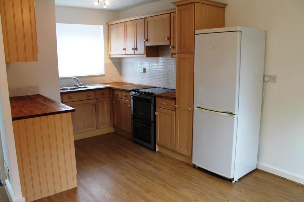 Currier Drive, Neath Hill, Milton... 3 bed terraced house £1,100 pcm (£254 pw)