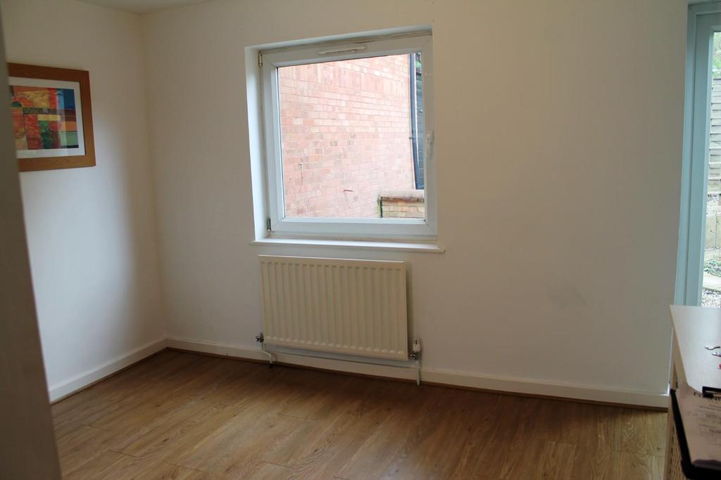 Currier Drive, Neath Hill, Milton... 3 bed terraced house £1,100 pcm (£254 pw)