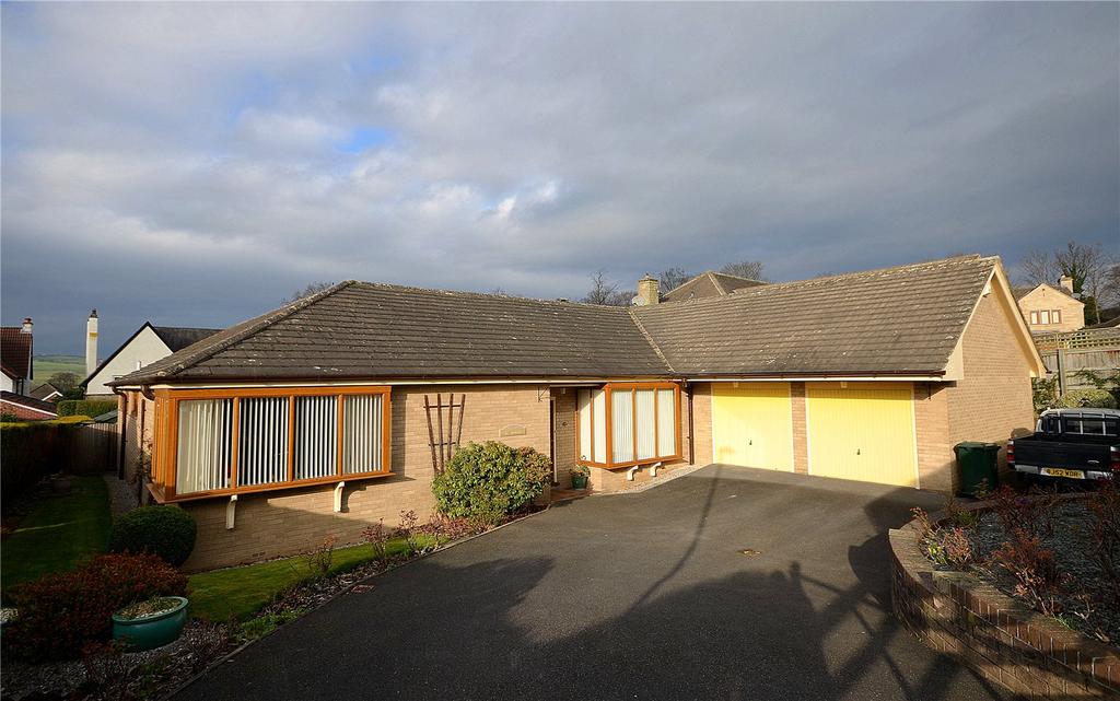 Park Drive West, Mirfield, WF14 4 bed bungalow £629,000