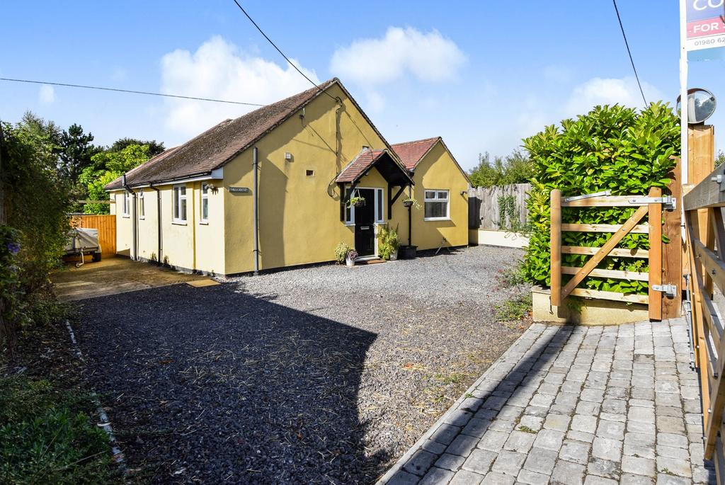 Amesbury Road, Shrewton, Salisbury SP3 4HD 3 bed detached bungalow £