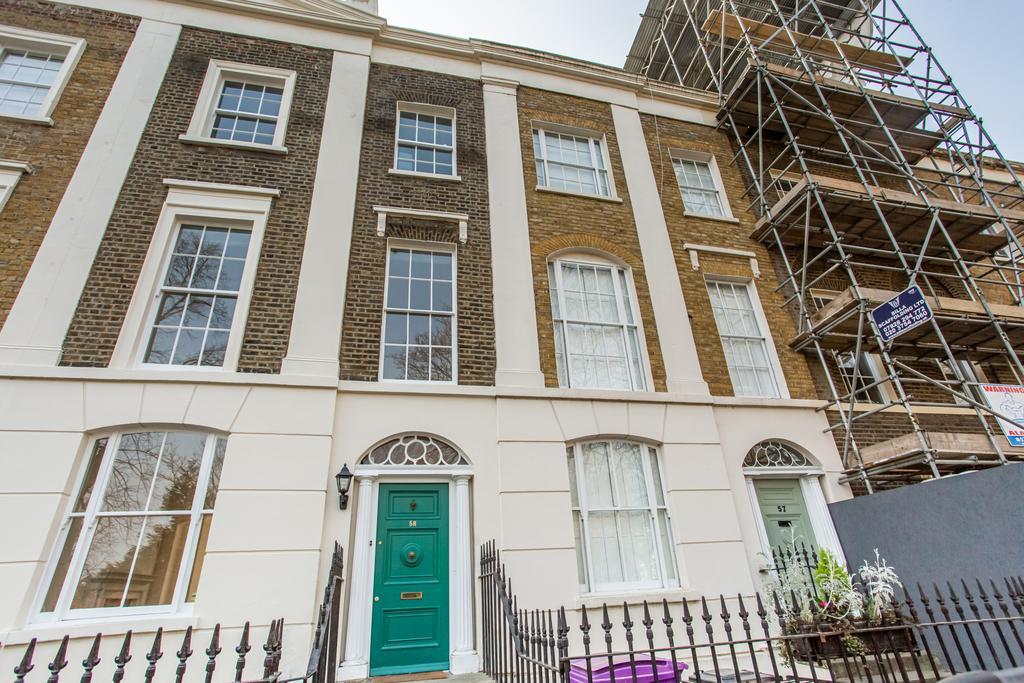 Tredegar Square, London, E3 4 bed terraced house £4,500 pcm (£1,038 pw)