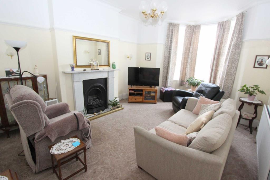 Marden Road South, Whitley Bay, Tyne... 3 bed semidetached house £