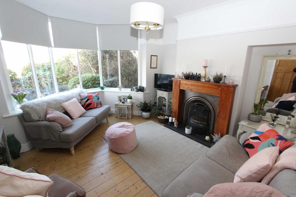 Grange Park, West Monkseaton, Tyne &... 5 bed semidetached house £