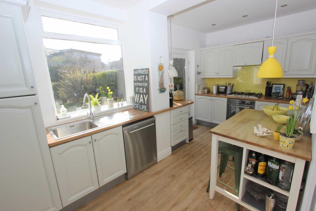 Grange Park, West Monkseaton, Tyne &... 5 bed semidetached house £