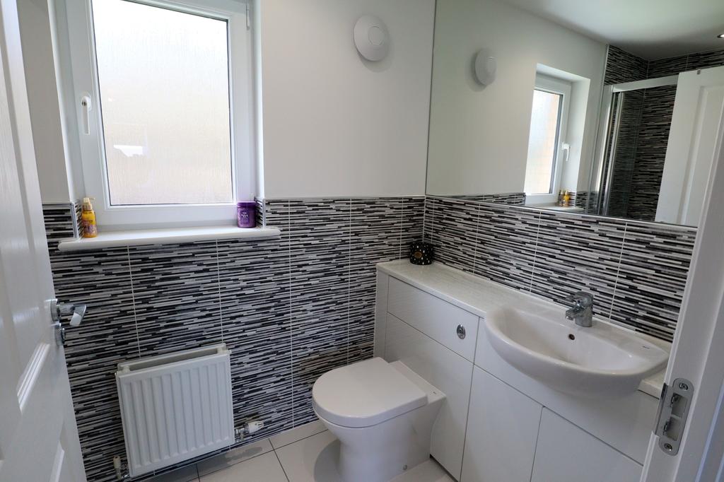 Master en-suite (1)