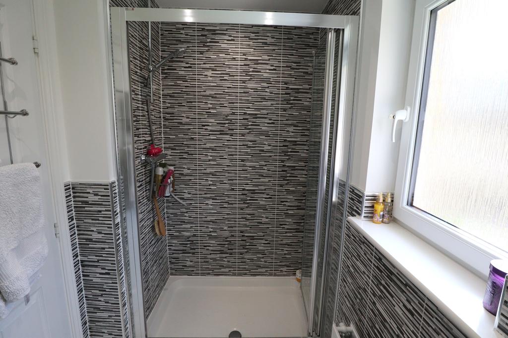 Master en-suite (2)