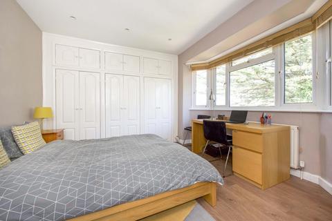 121 Thetford Road, New Malden, KT3 5DS