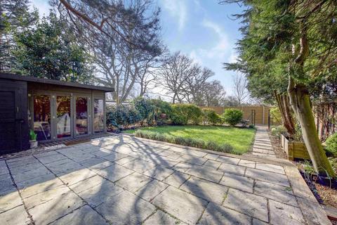 121 Thetford Road, New Malden, KT3 5DS
