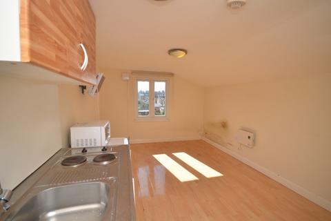 Studio to rent, Brownhill Road, London, SE6