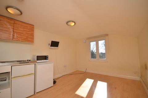 Studio to rent, Brownhill Road, London, SE6