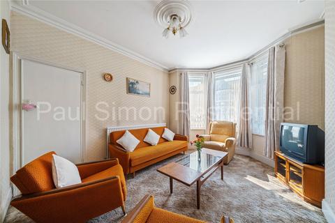 21 Warwick Gardens, London, N4 1JD