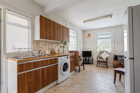 21 Warwick Gardens, London, N4 1JD