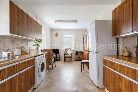 21 Warwick Gardens, London, N4 1JD
