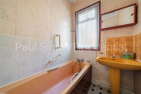 21 Warwick Gardens, London, N4 1JD