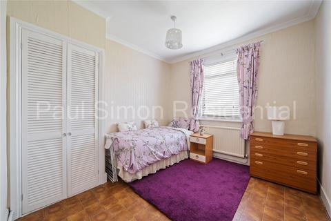 21 Warwick Gardens, London, N4 1JD