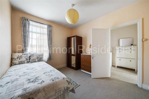 21 Warwick Gardens, London, N4 1JD