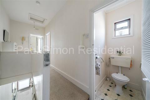 21 Warwick Gardens, London, N4 1JD