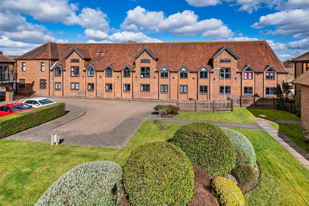 The Maltings, Petersfield, GU31 1 bed flat £225,000
