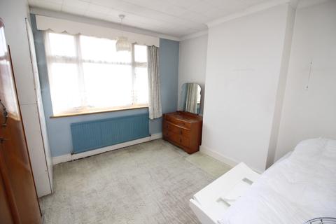 49 Stoneleigh Avenue, Worcester Park, KT4 8XX