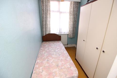 49 Stoneleigh Avenue, Worcester Park, KT4 8XX
