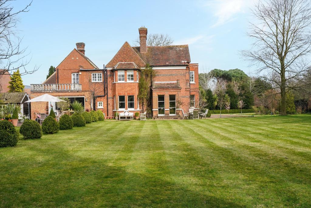 Tannery Lane, Send, Woking, Surrey, GU23 4 bed detached house - £2,100,000