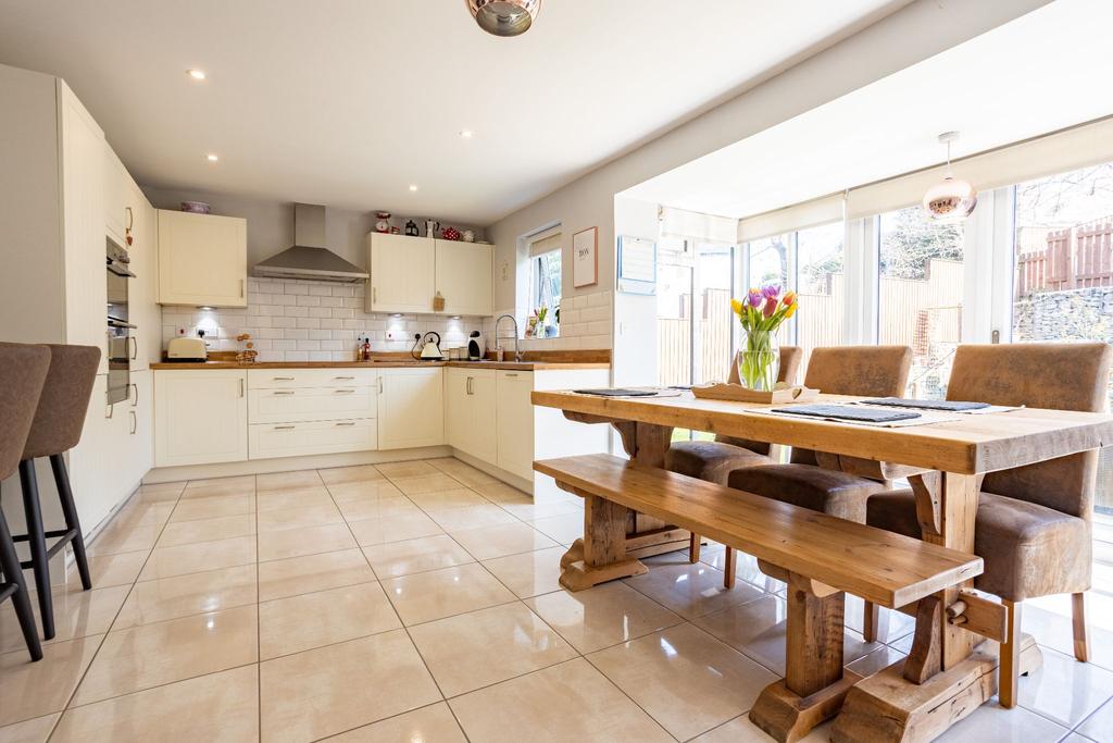 17 Bluebell Drive, Wyke, BD12 8AG 4 bed detached house £410,000