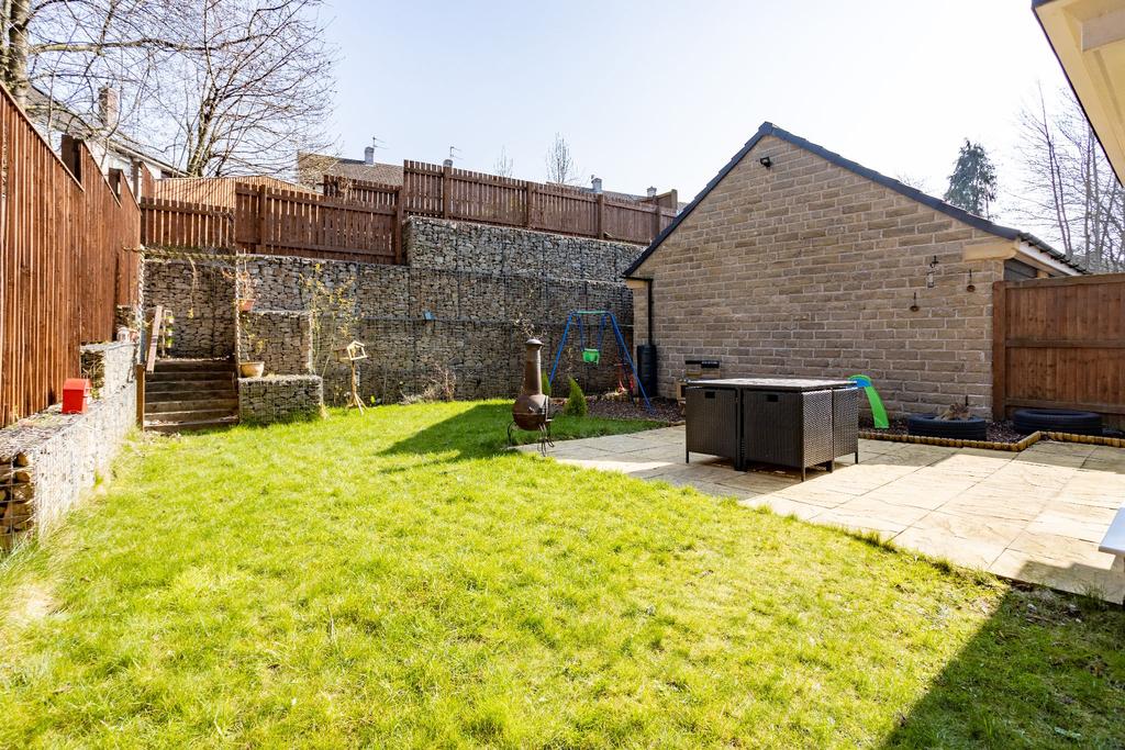 17 Bluebell Drive, Wyke, BD12 8AG 4 bed detached house £410,000