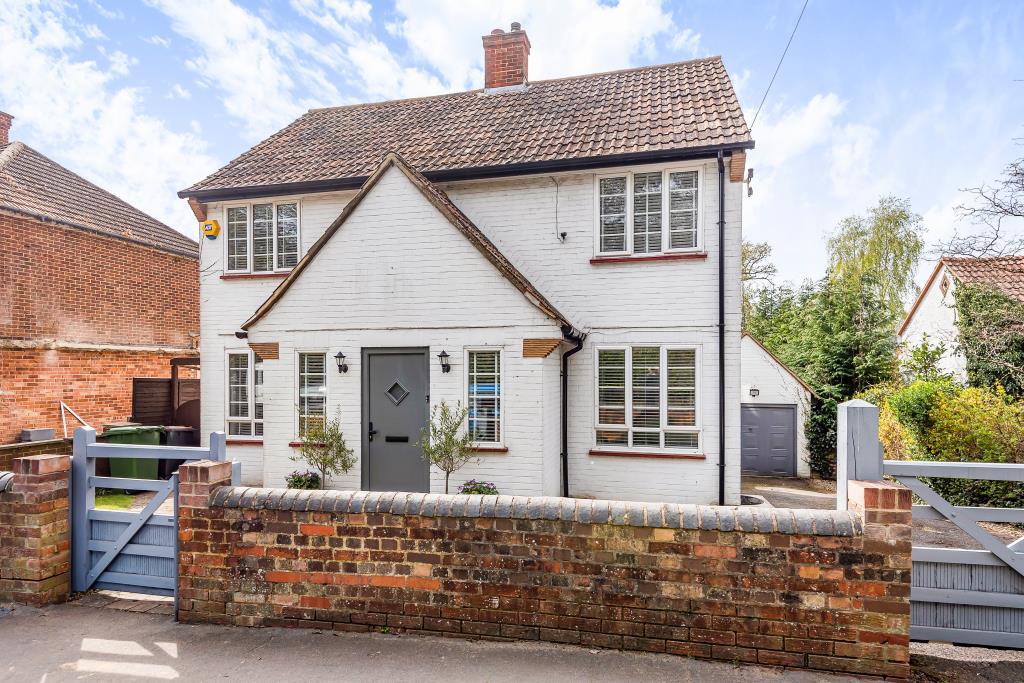 Camberley, Surrey, GU15 4 bed detached house £800,000